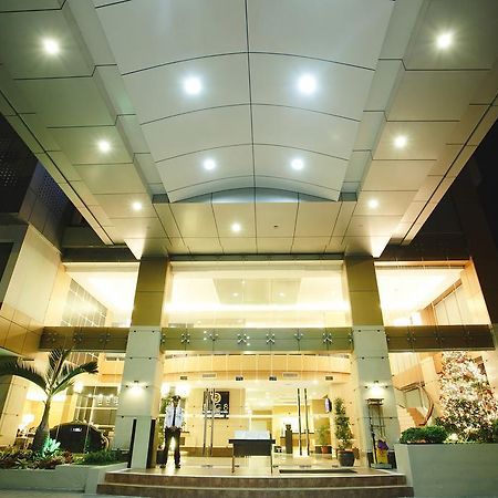 Big 8 Corporate Hotel Tagum Buitenkant foto
