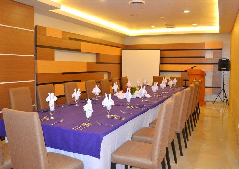 Big 8 Corporate Hotel Tagum Buitenkant foto