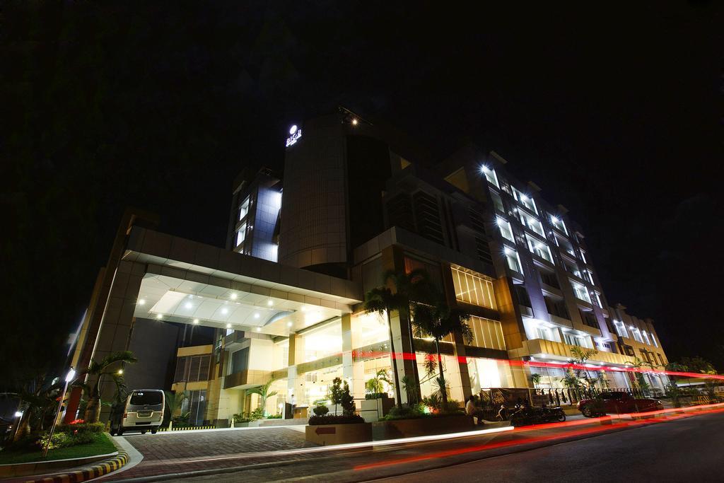 Big 8 Corporate Hotel Tagum Buitenkant foto