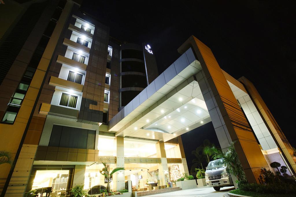 Big 8 Corporate Hotel Tagum Buitenkant foto