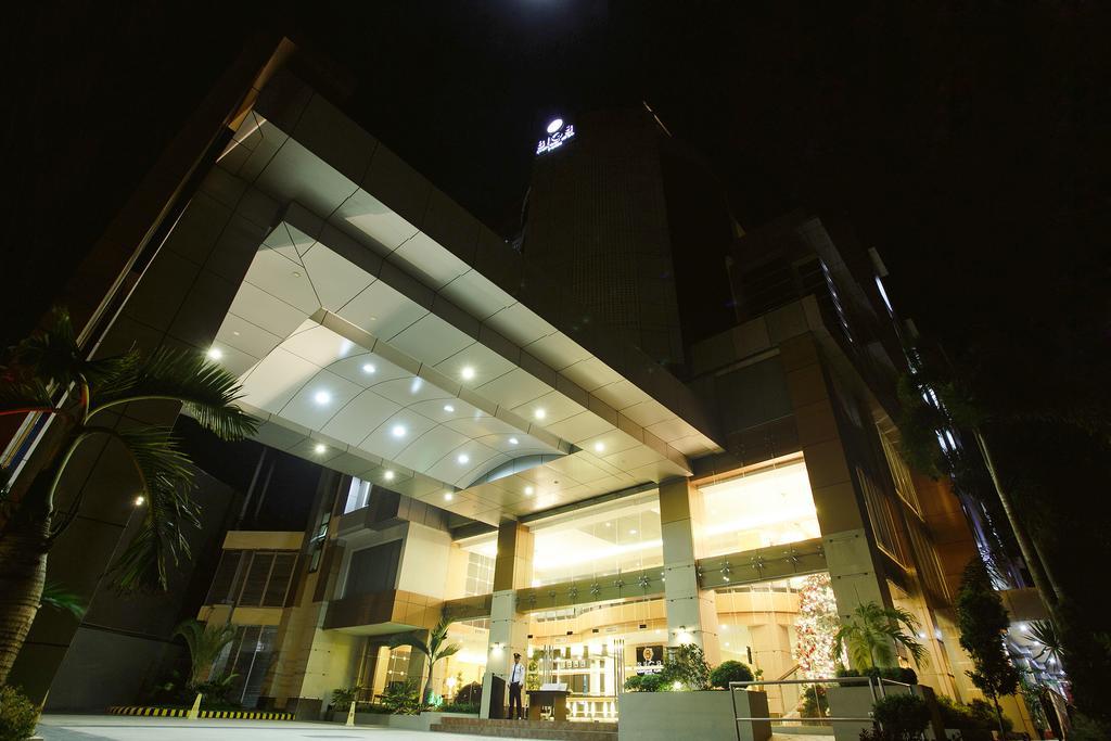 Big 8 Corporate Hotel Tagum Buitenkant foto