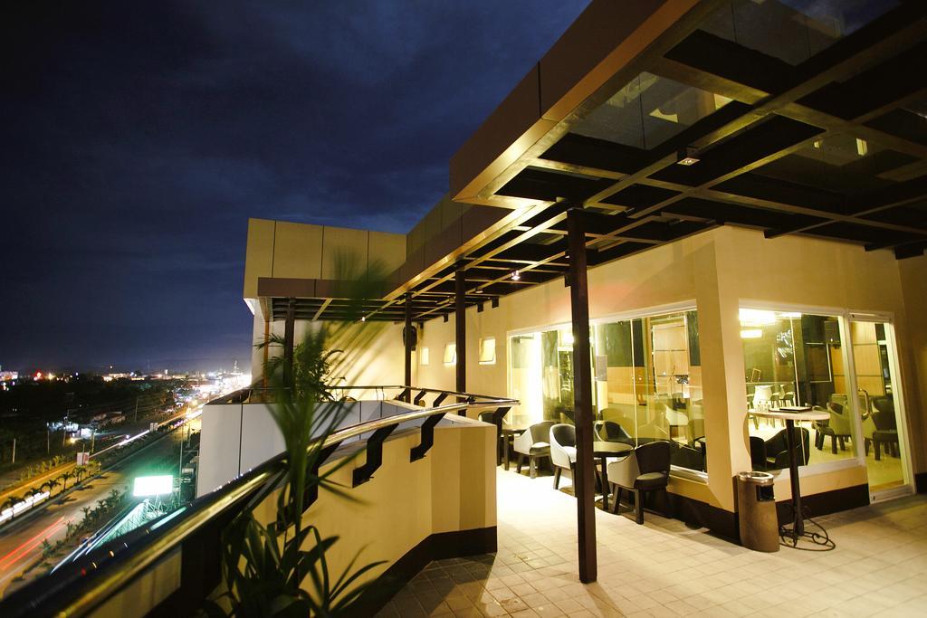 Big 8 Corporate Hotel Tagum Buitenkant foto