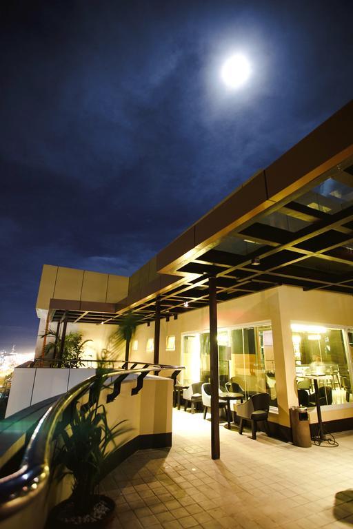 Big 8 Corporate Hotel Tagum Buitenkant foto