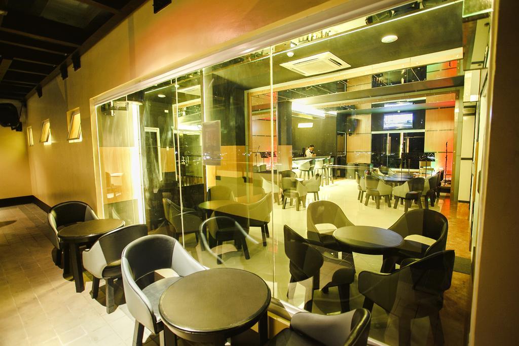 Big 8 Corporate Hotel Tagum Buitenkant foto