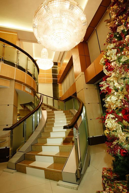Big 8 Corporate Hotel Tagum Buitenkant foto