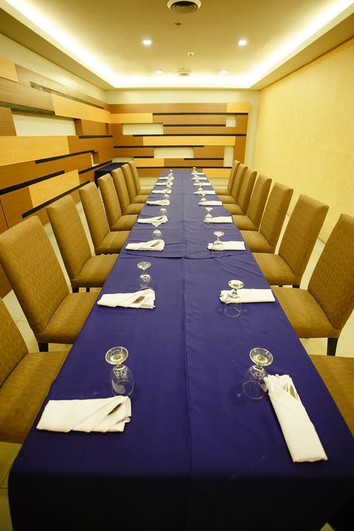 Big 8 Corporate Hotel Tagum Buitenkant foto