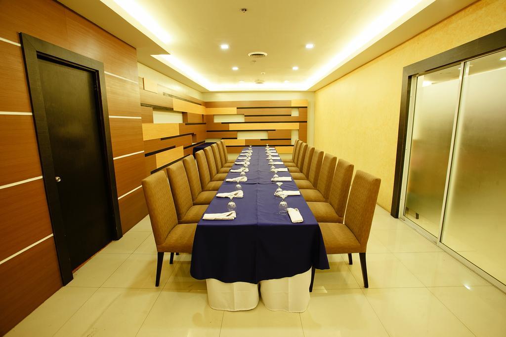Big 8 Corporate Hotel Tagum Buitenkant foto