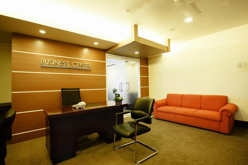 Big 8 Corporate Hotel Tagum Buitenkant foto