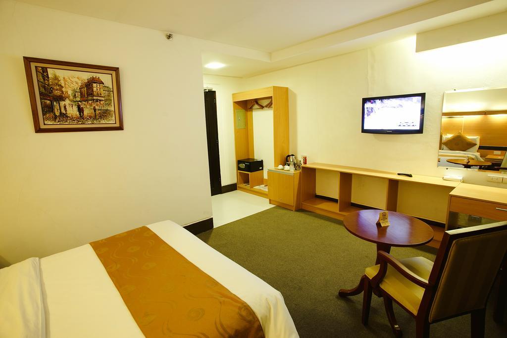Big 8 Corporate Hotel Tagum Buitenkant foto