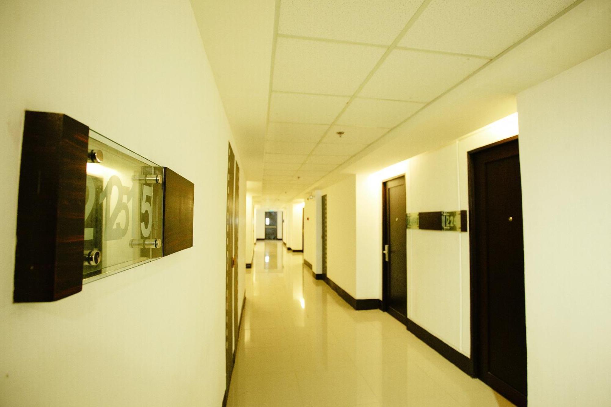 Big 8 Corporate Hotel Tagum Buitenkant foto