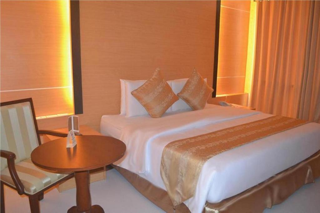 Big 8 Corporate Hotel Tagum Buitenkant foto