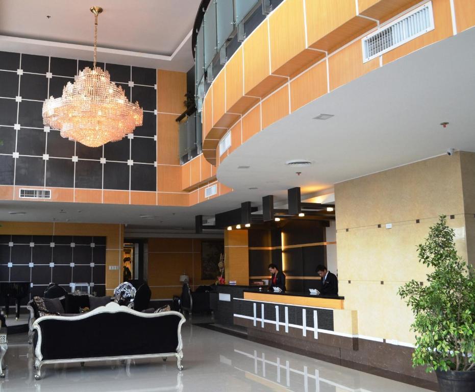 Big 8 Corporate Hotel Tagum Buitenkant foto
