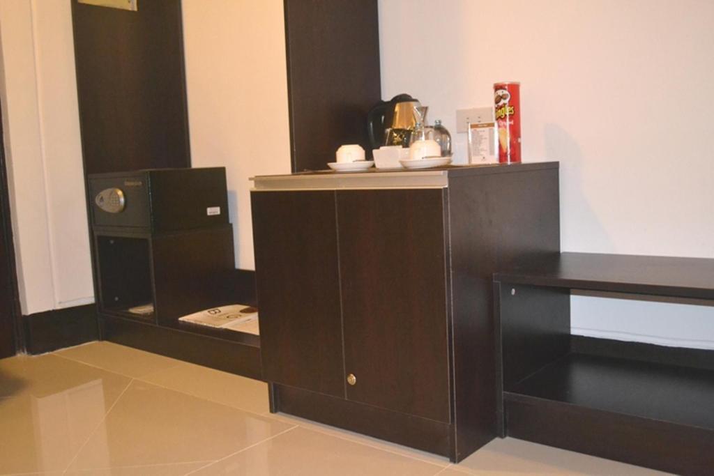 Big 8 Corporate Hotel Tagum Buitenkant foto