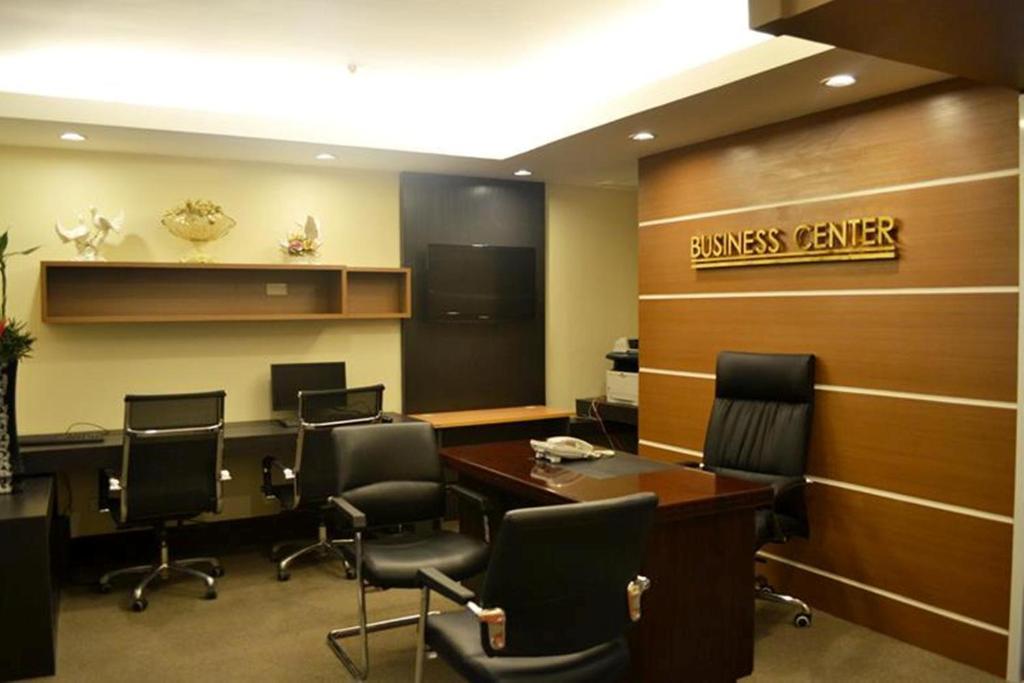 Big 8 Corporate Hotel Tagum Buitenkant foto
