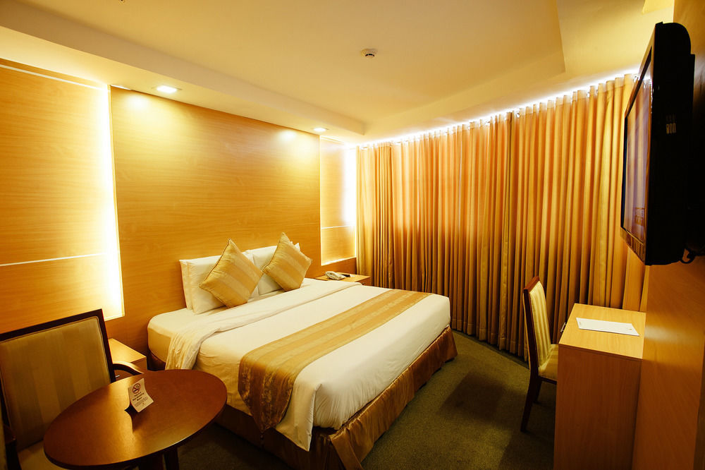 Big 8 Corporate Hotel Tagum Buitenkant foto