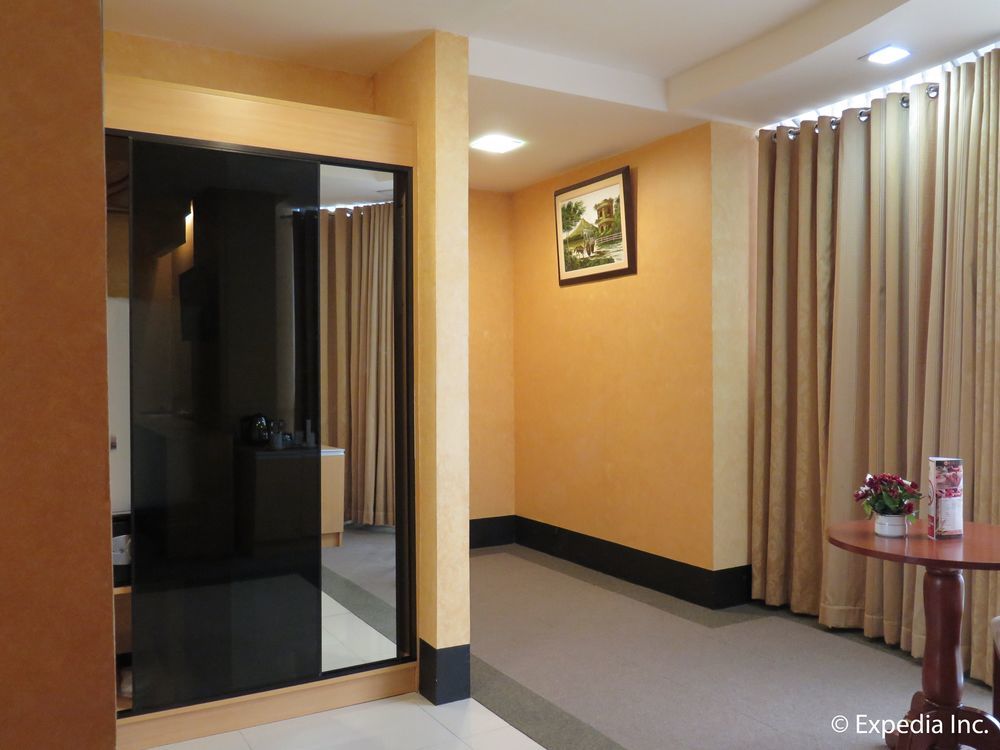Big 8 Corporate Hotel Tagum Buitenkant foto