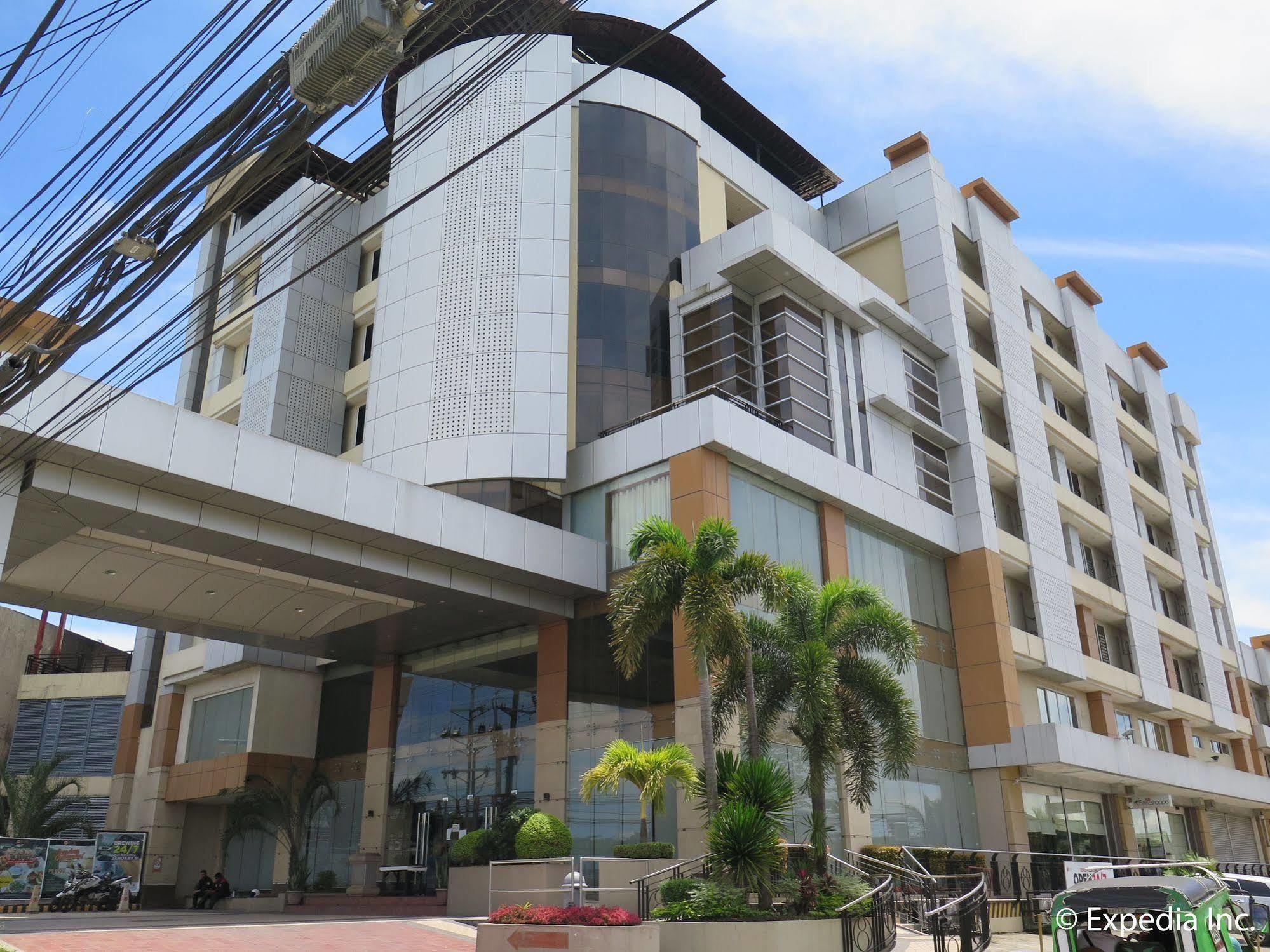 Big 8 Corporate Hotel Tagum Buitenkant foto