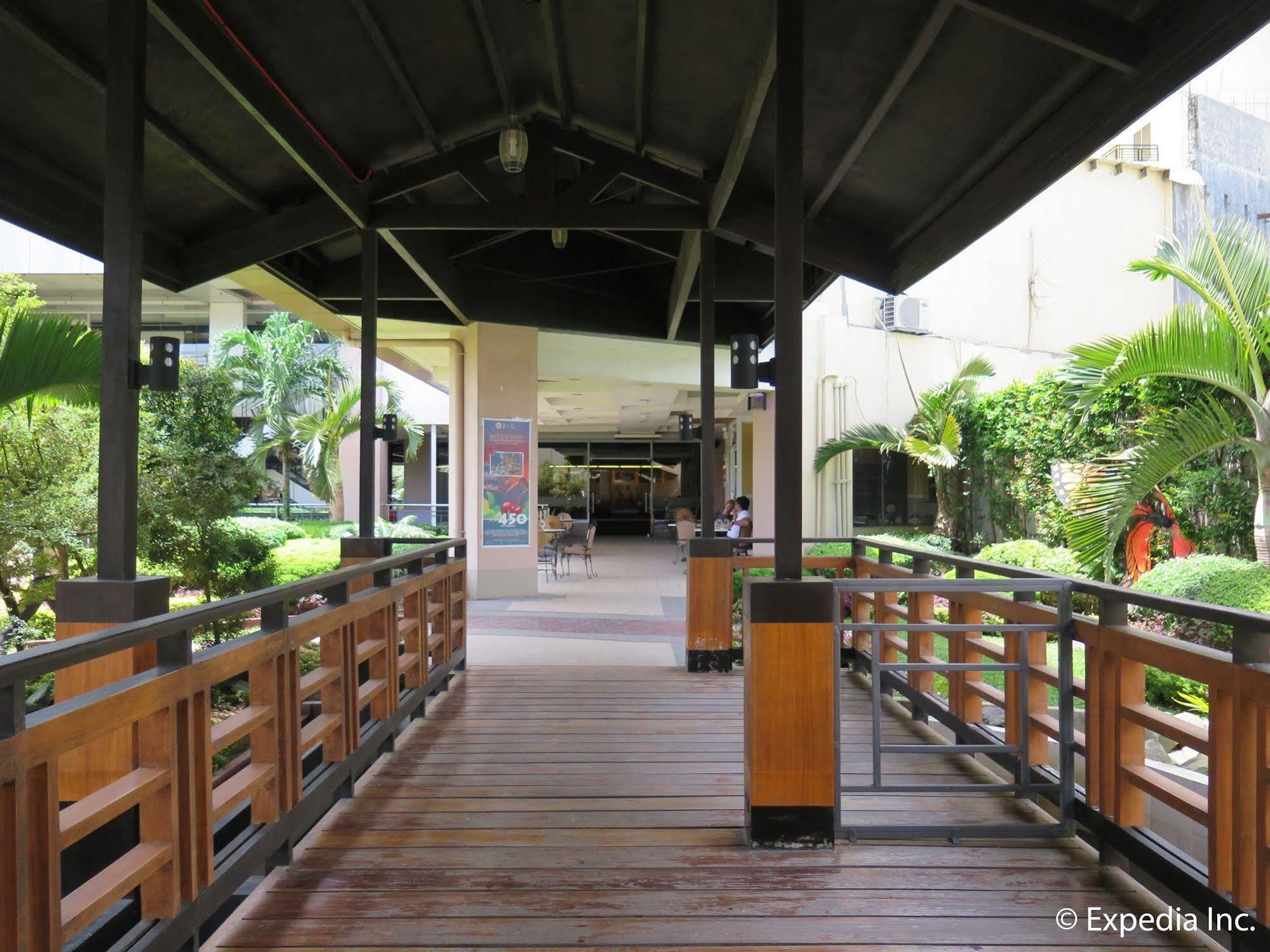 Big 8 Corporate Hotel Tagum Buitenkant foto